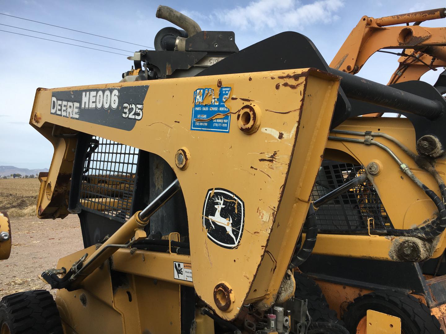 ./imagenes/INVOICE/2019/15720/MINICARGADOR JOHN DEERE 325 PARA PARTES (5).JPG